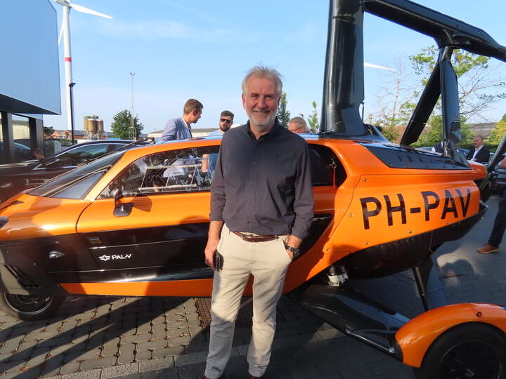 Nederlands bedrijf PAL-V stelt ‘eerste vliegende auto ter wereld’ voor